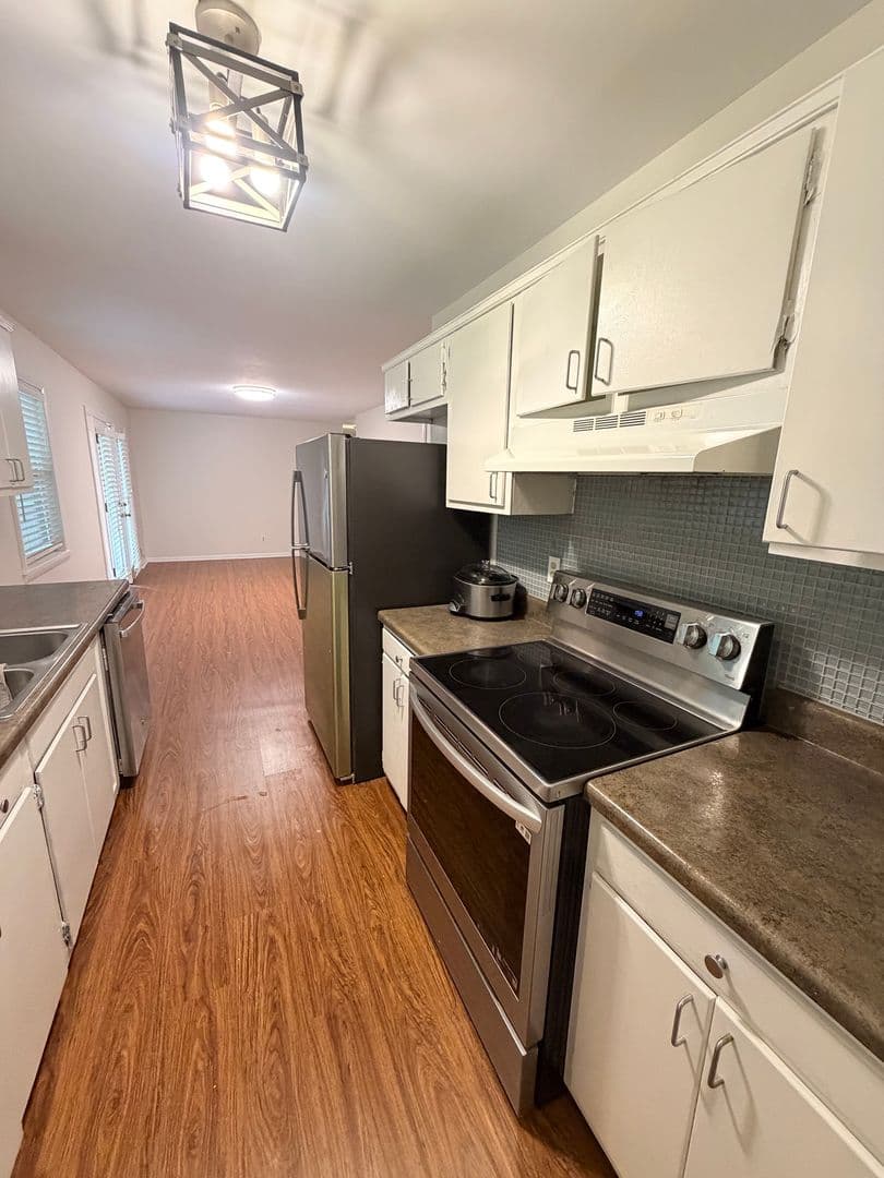 Athens House: 175 Lillian Dr.