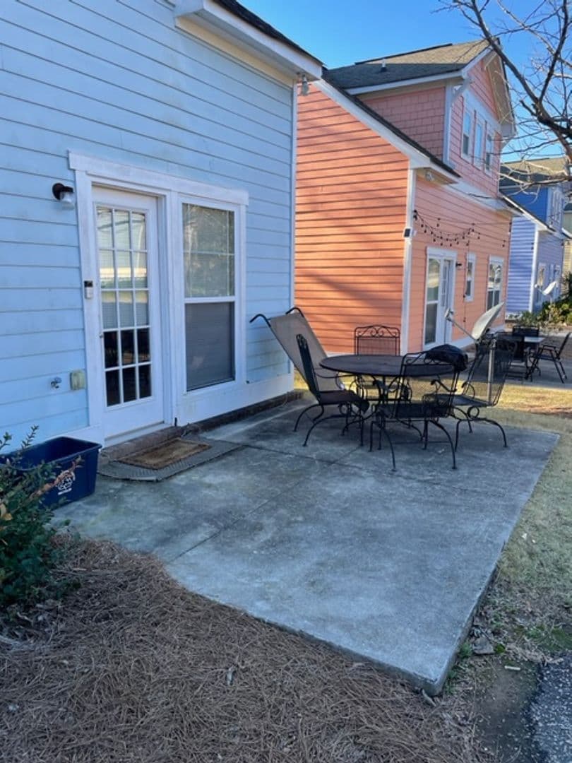 Athens House: 125 Magnolia Bluff Dr.