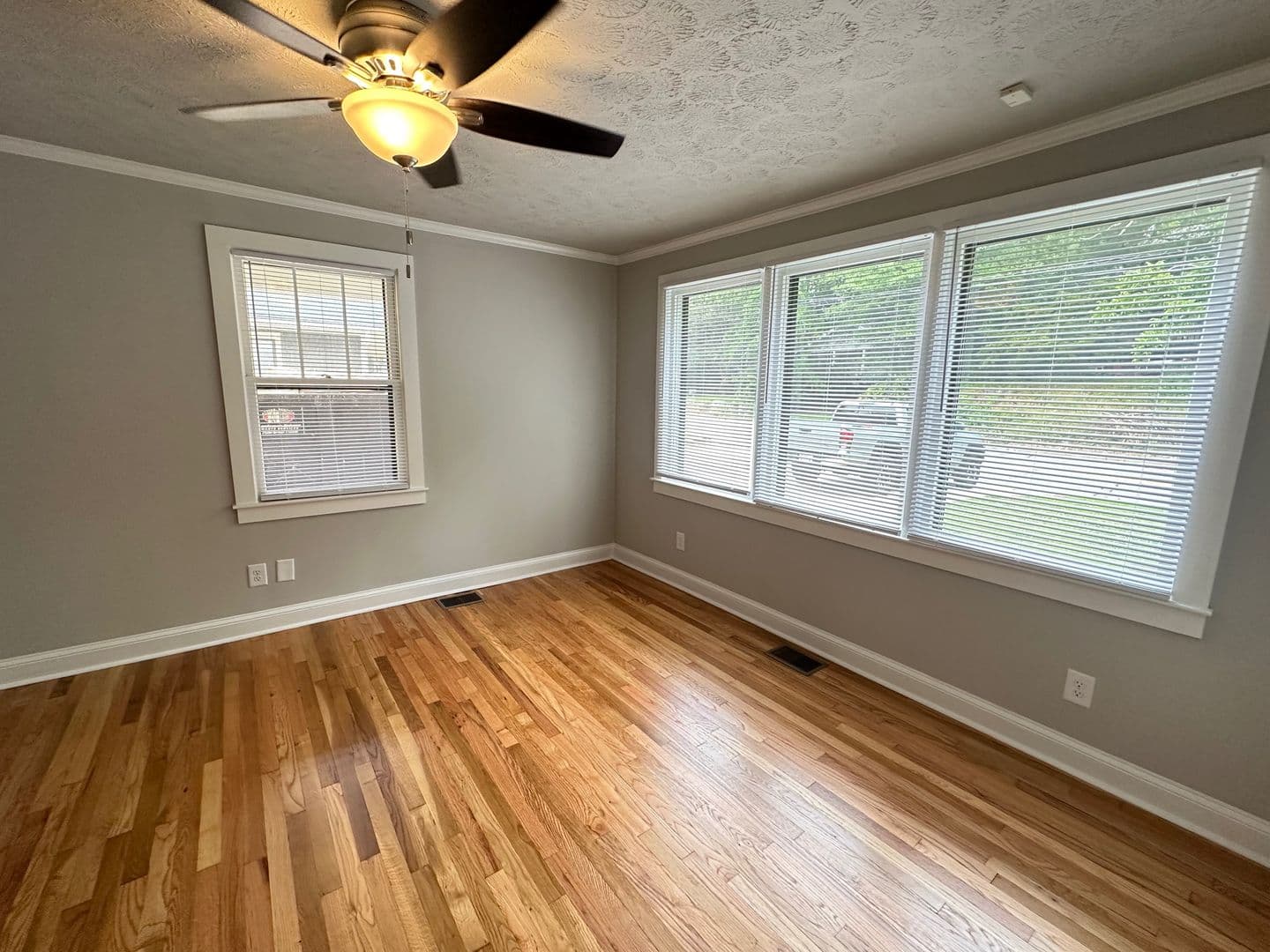 Athens House: 142 S. Poplar St.