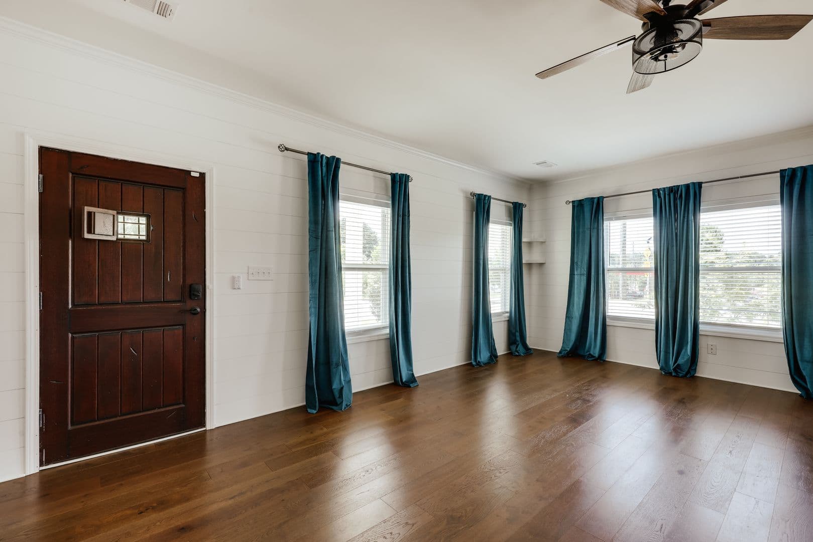 Athens House: 499 Little Oaks St.