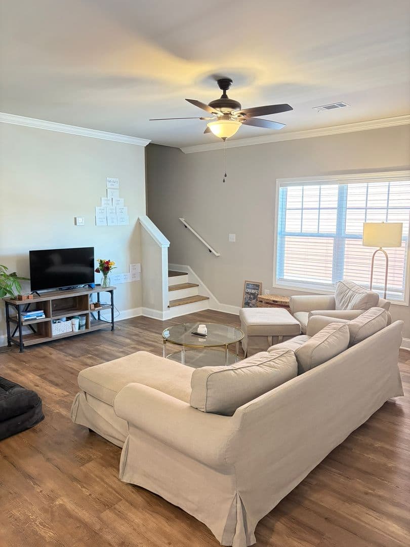Athens House: 270 Bella Way