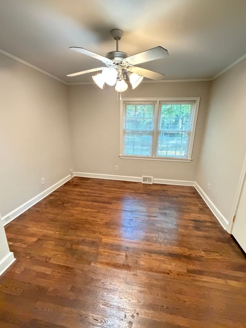 Athens House: 35 Jefferson Circle