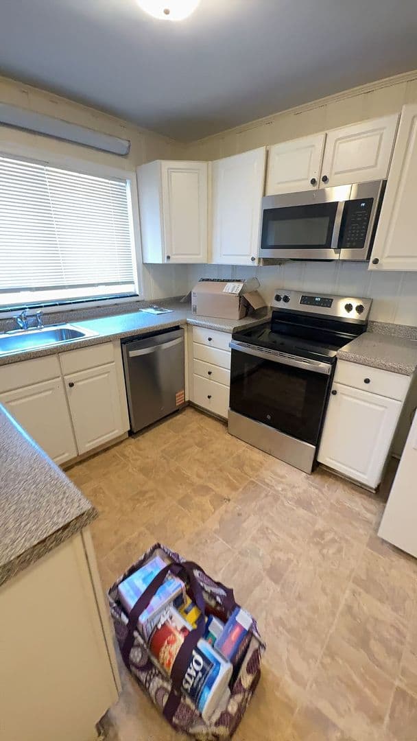 Athens House: 156 Hardin Drive