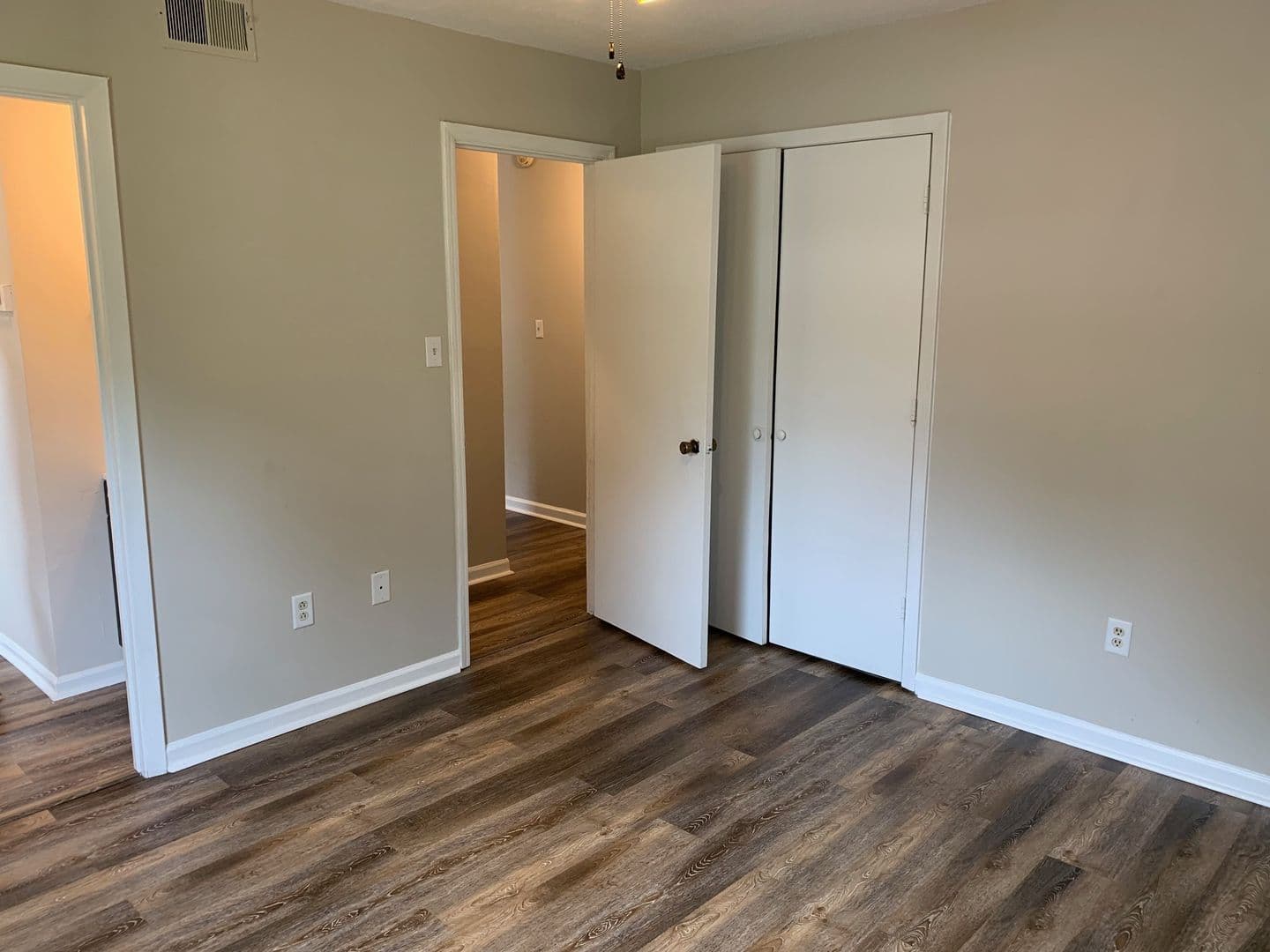 Athens Apartment: 109 Mark Twain Cir.