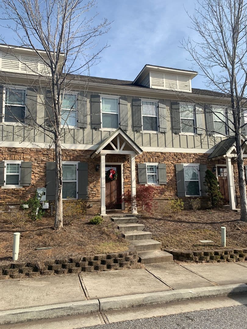 Athens House: 207 Oconee River Circle