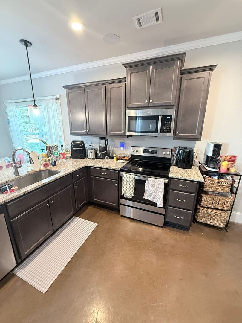 Athens House: 954 MLK Parkway