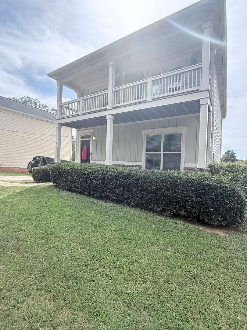Athens House: 225 Ruth Drive