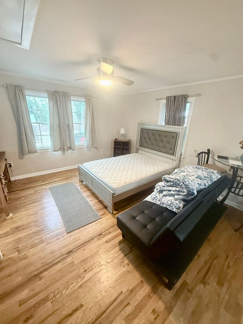 Athens Apartment: 224 S Peter St