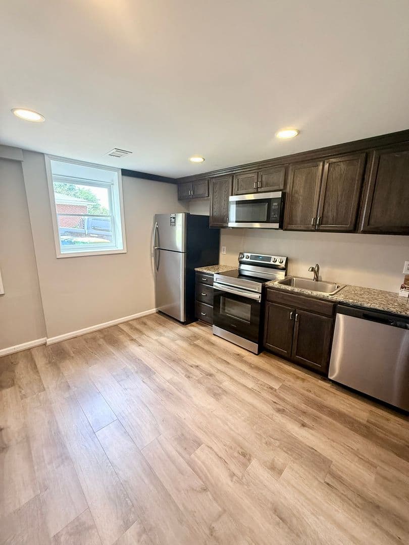 Athens Apartment: 165 Conrad Dr.