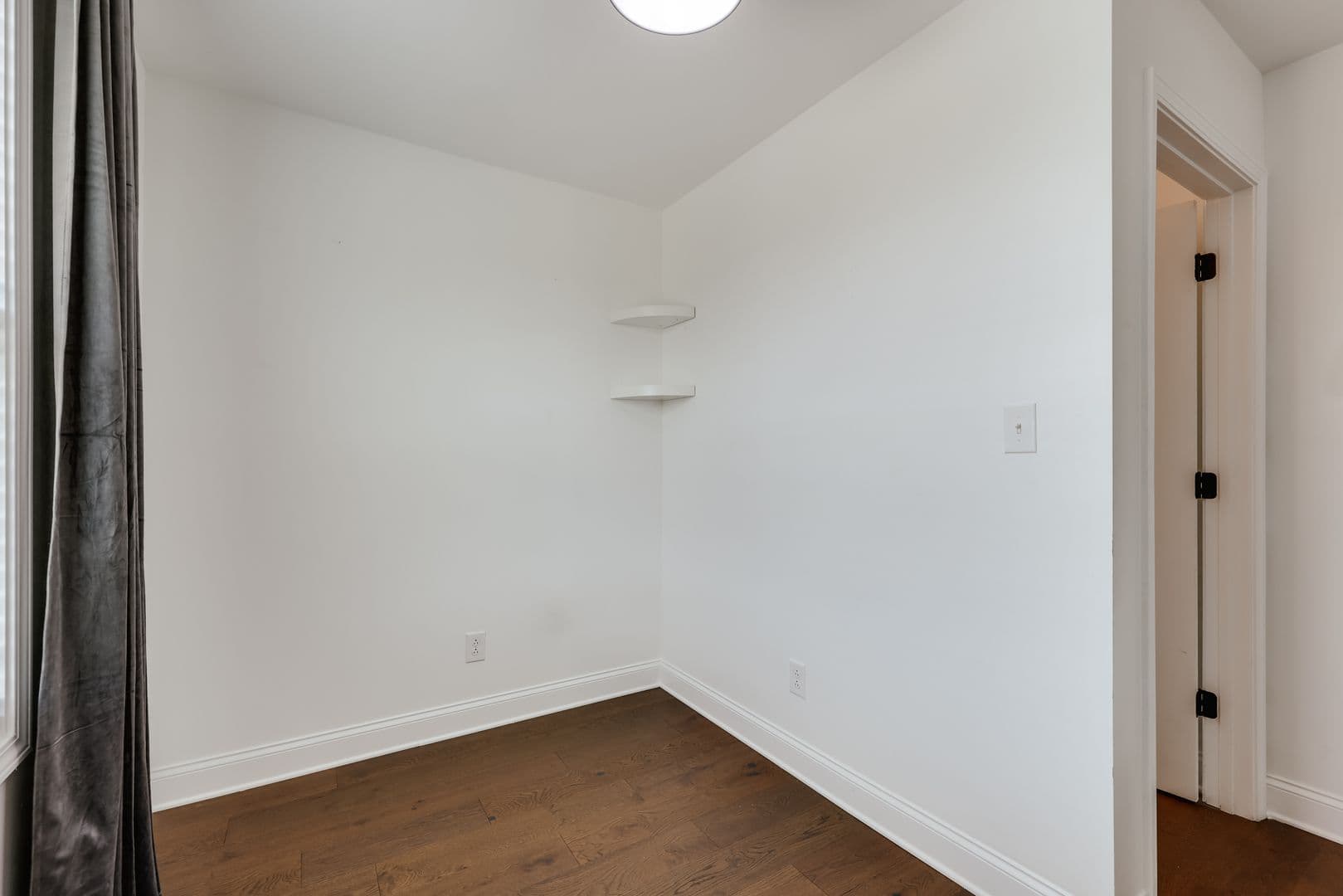 Athens House: 499 Little Oaks St.