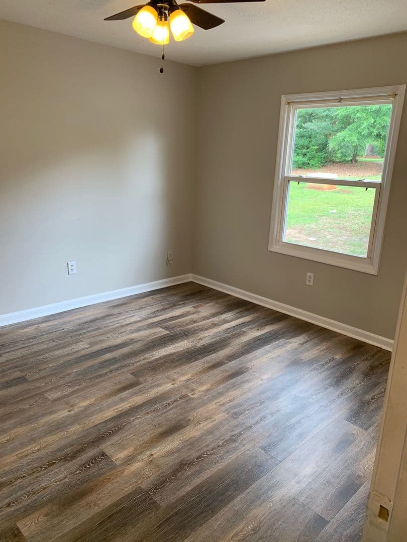 Athens Apartment: 109 Mark Twain Cir.