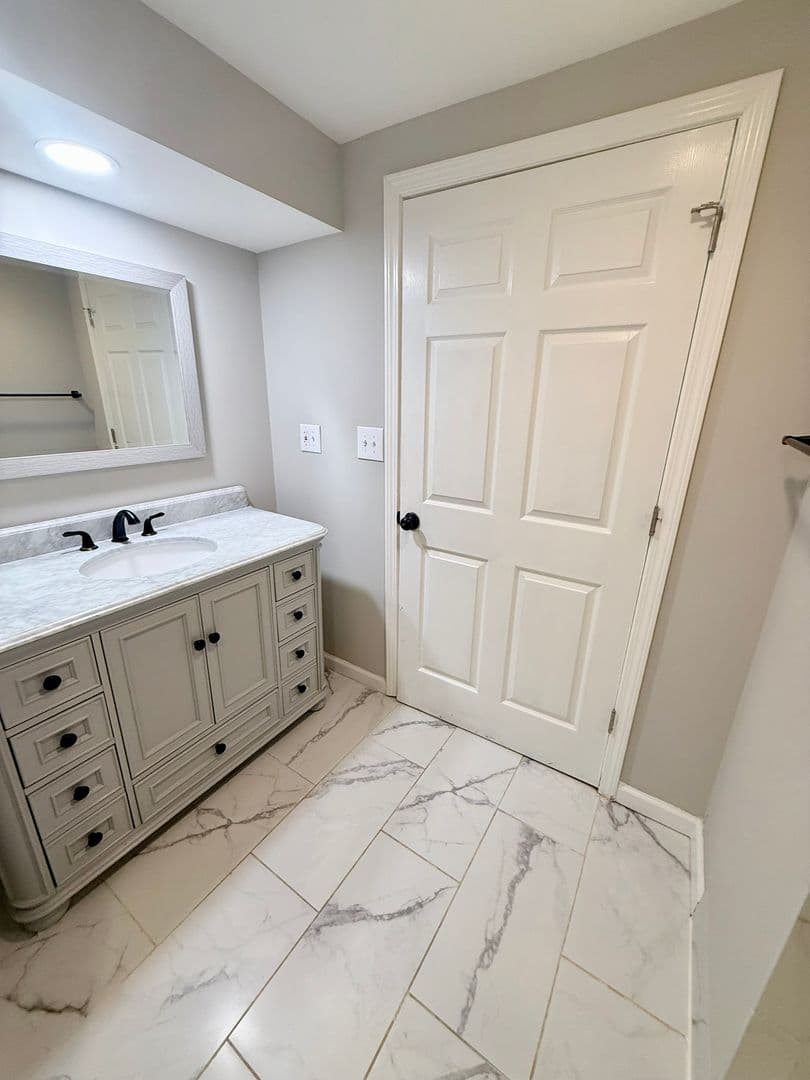 Athens Apartment: 165 Conrad Dr.