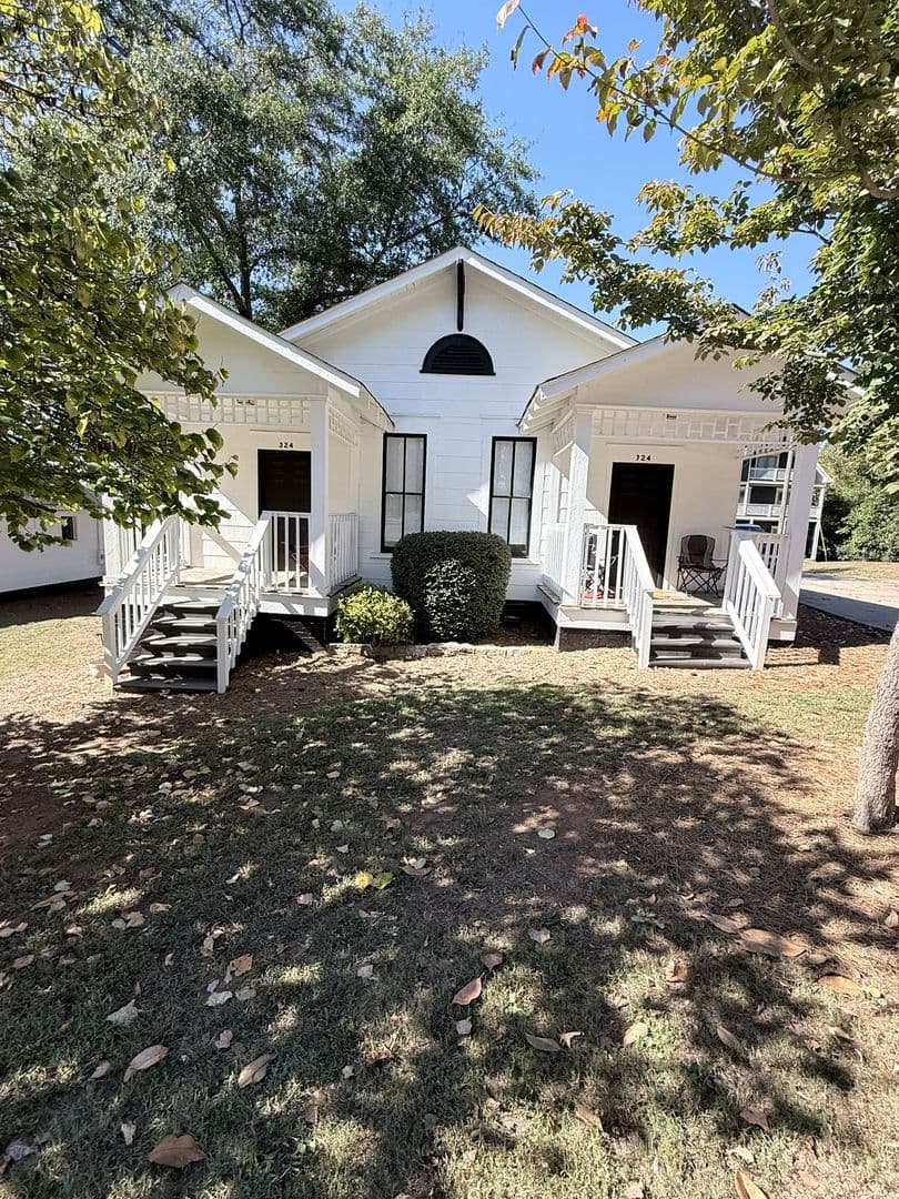 Athens House: 324 Carr Street
