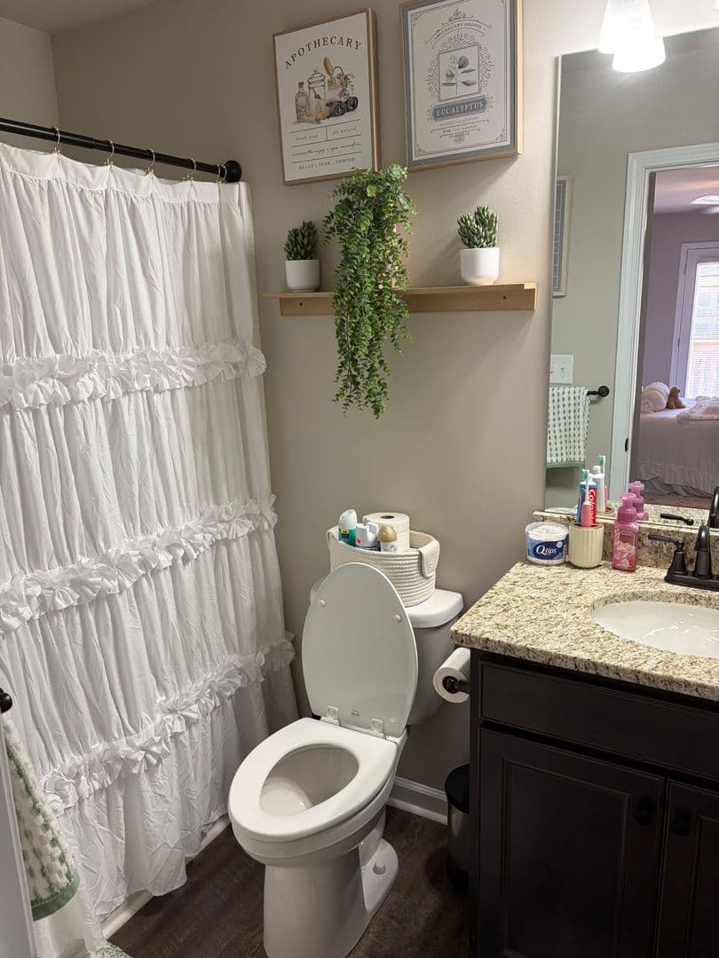 Athens House: 270 Bella Way