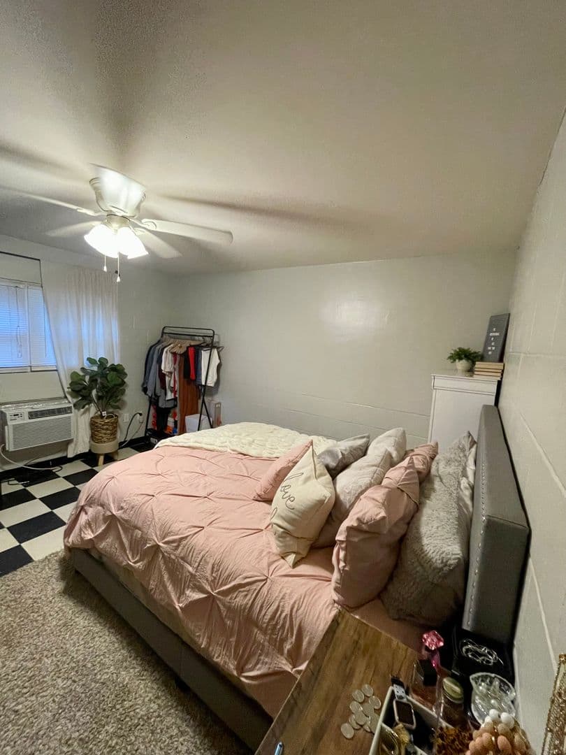 Athens Apartment: 176 Georgia Ave.