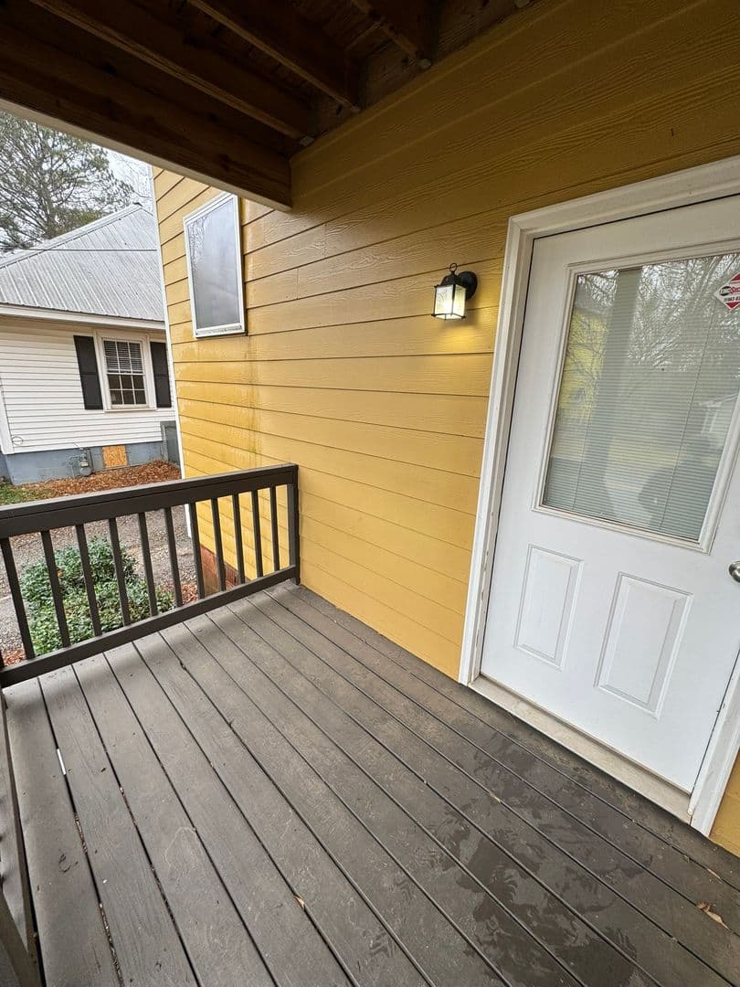 Athens House: 128 N. Peter Street
