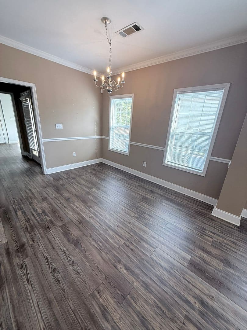 Athens House: 255 Wiltshire Dr