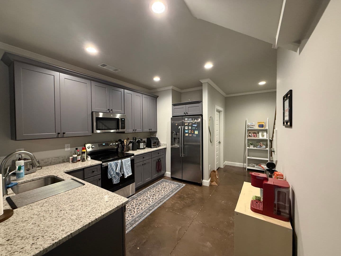Athens House: 986 MLK Parkway