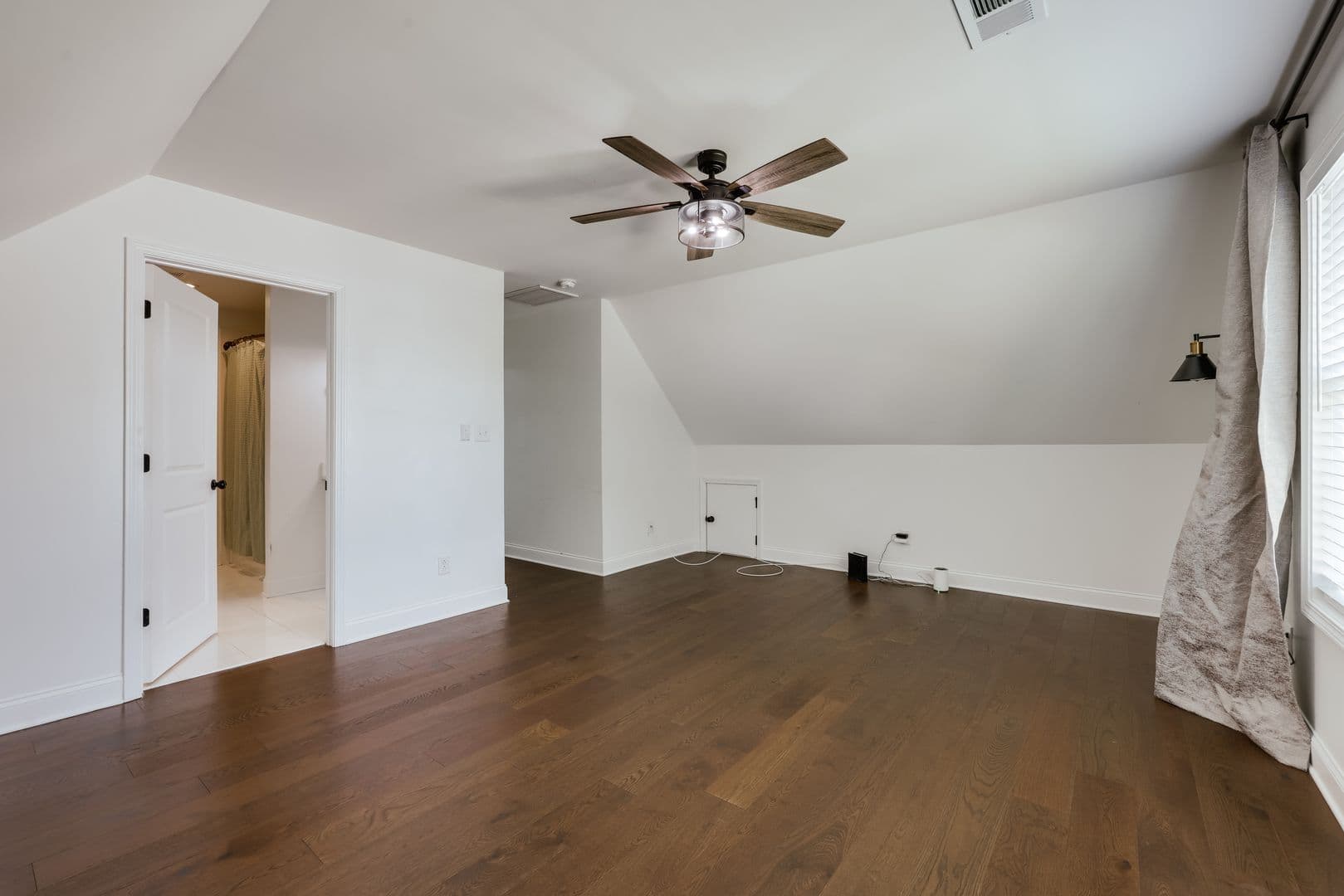 Athens House: 499 Little Oaks St.