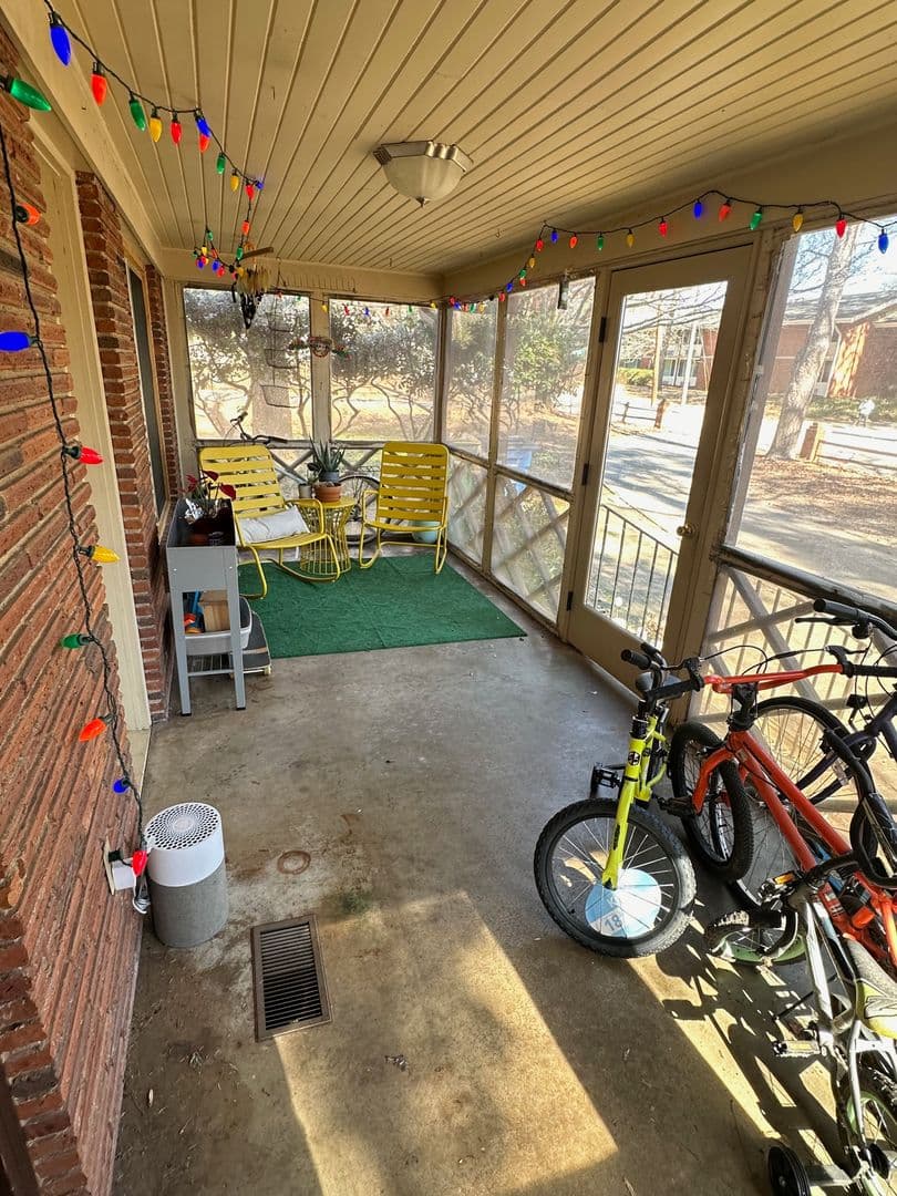 Athens House: 190 Hardin Dr