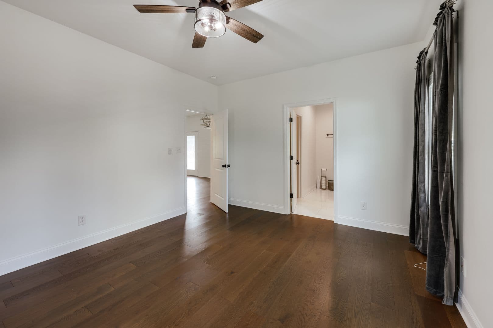 Athens House: 499 Little Oaks St.