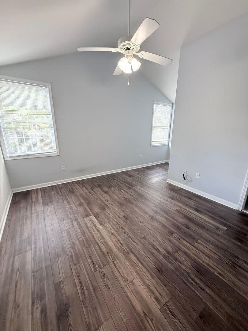 Athens House: 255 Wiltshire Dr