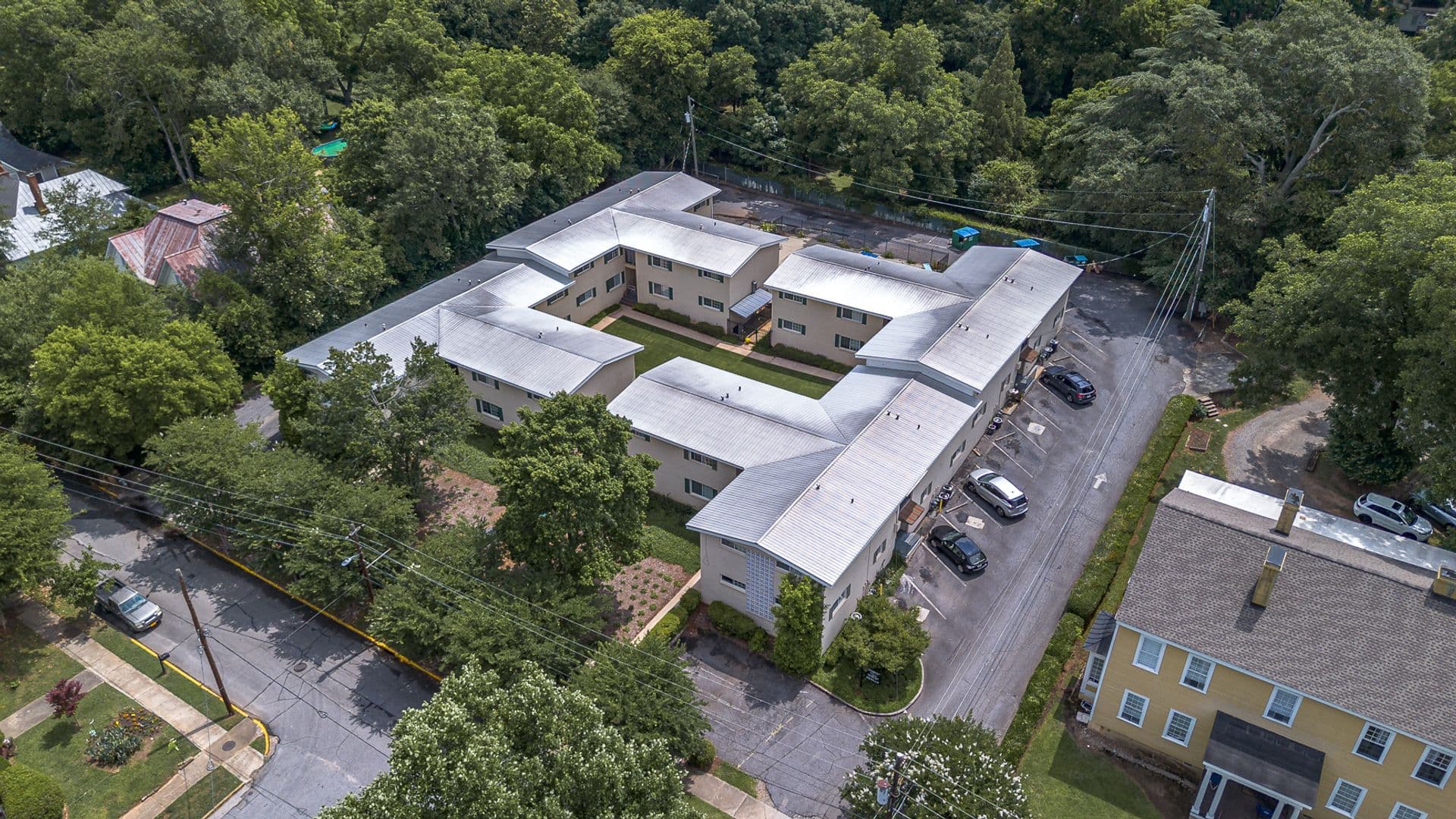 Athens Apartment: 136 Grady Ave.