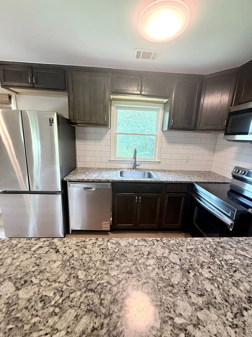 Athens Apartment: 165 Conrad Dr.