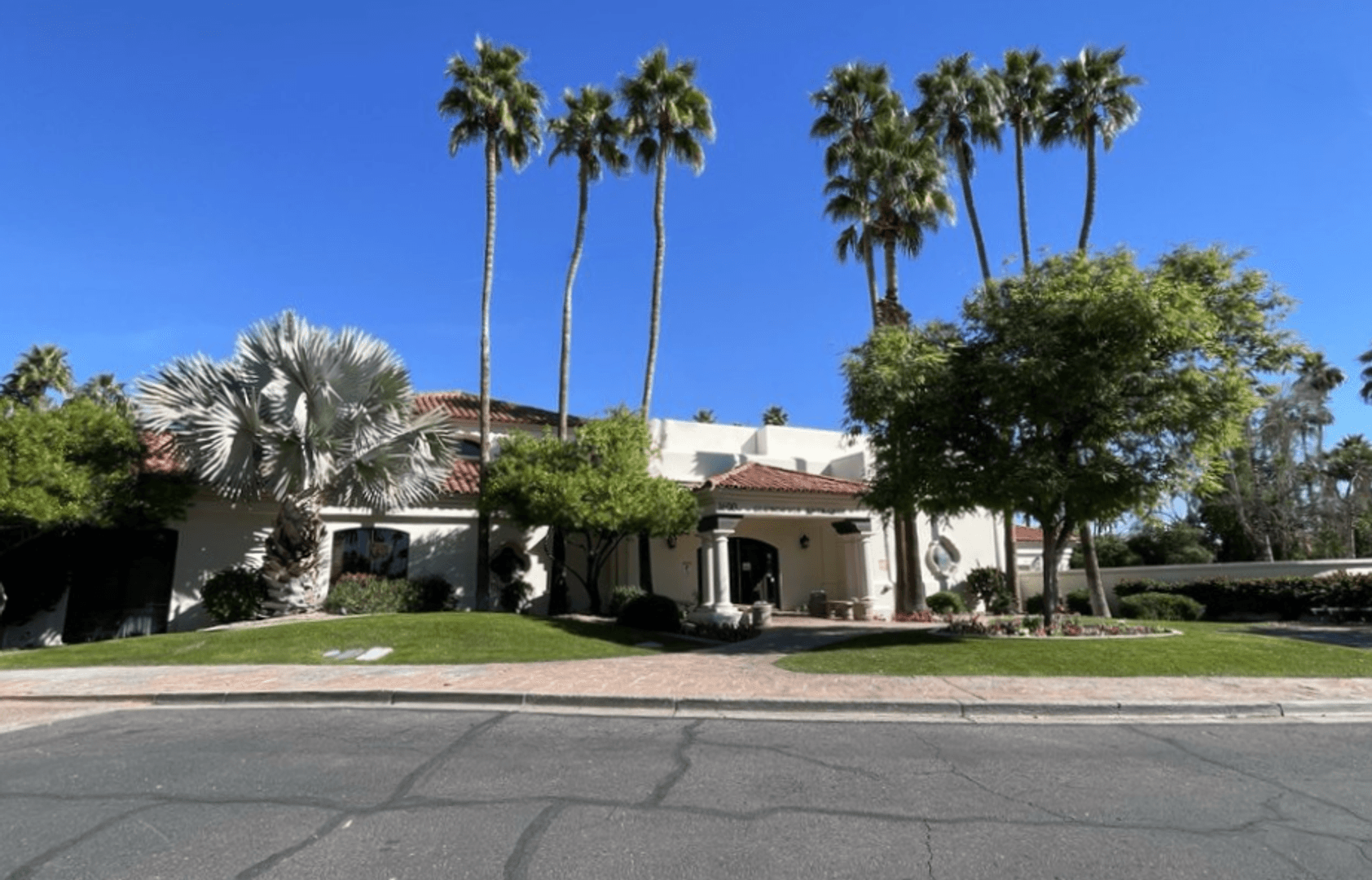 Gilbert House: 2325 E. Lakecrest Dr