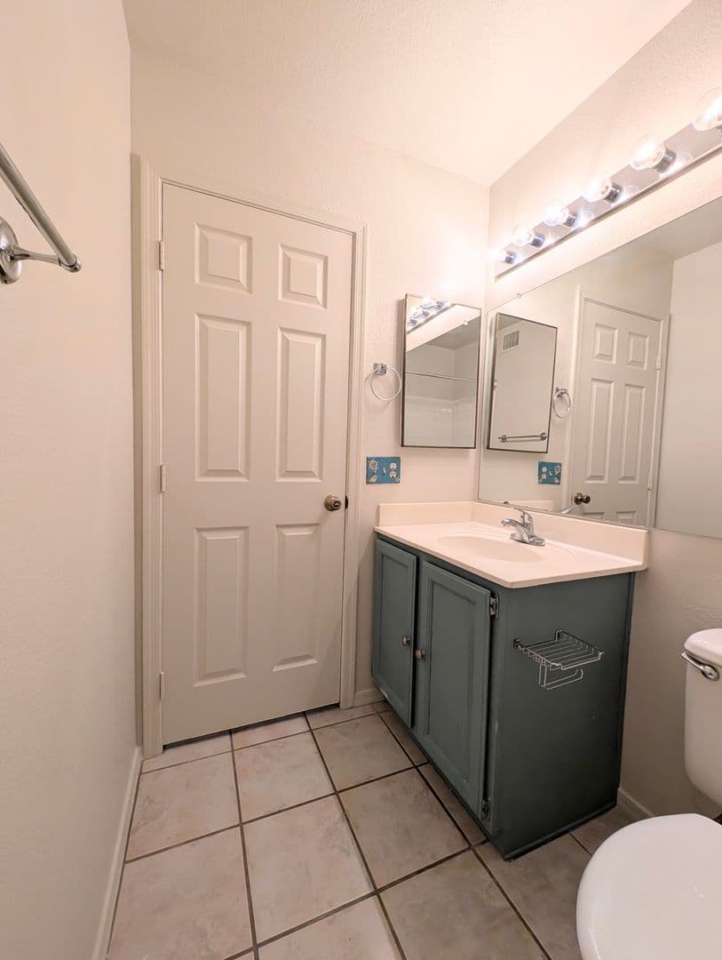 Gilbert House: 2325 E. Lakecrest Dr