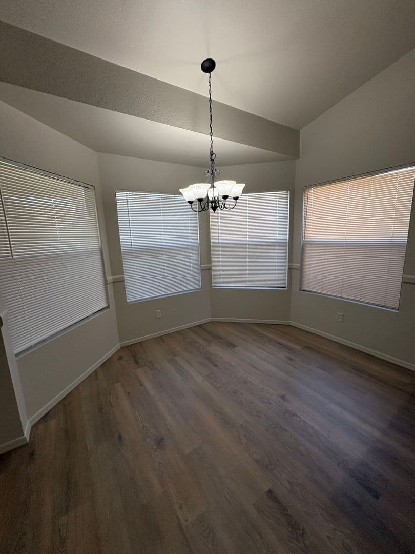 Gilbert House: 1518 W Antiqua Dr