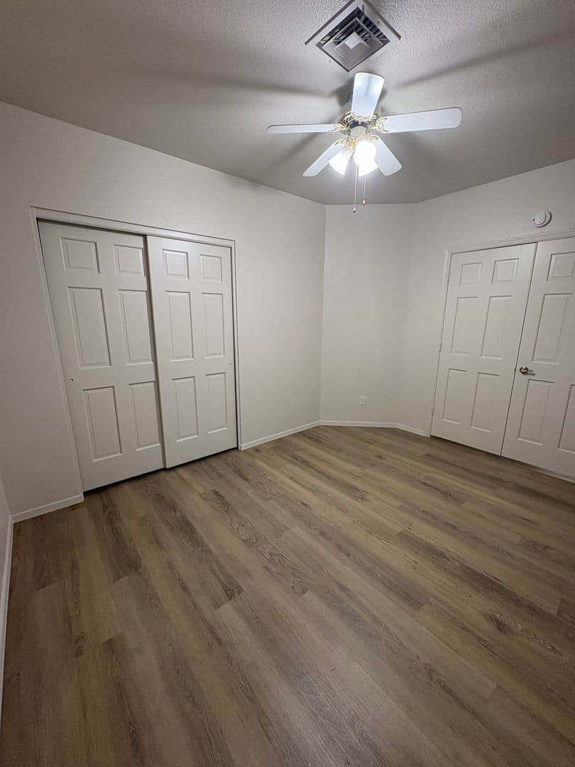Gilbert House: 1518 W Antiqua Dr