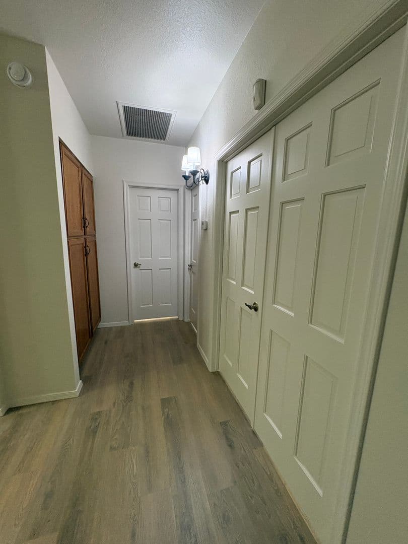 Gilbert House: 1518 W Antiqua Dr