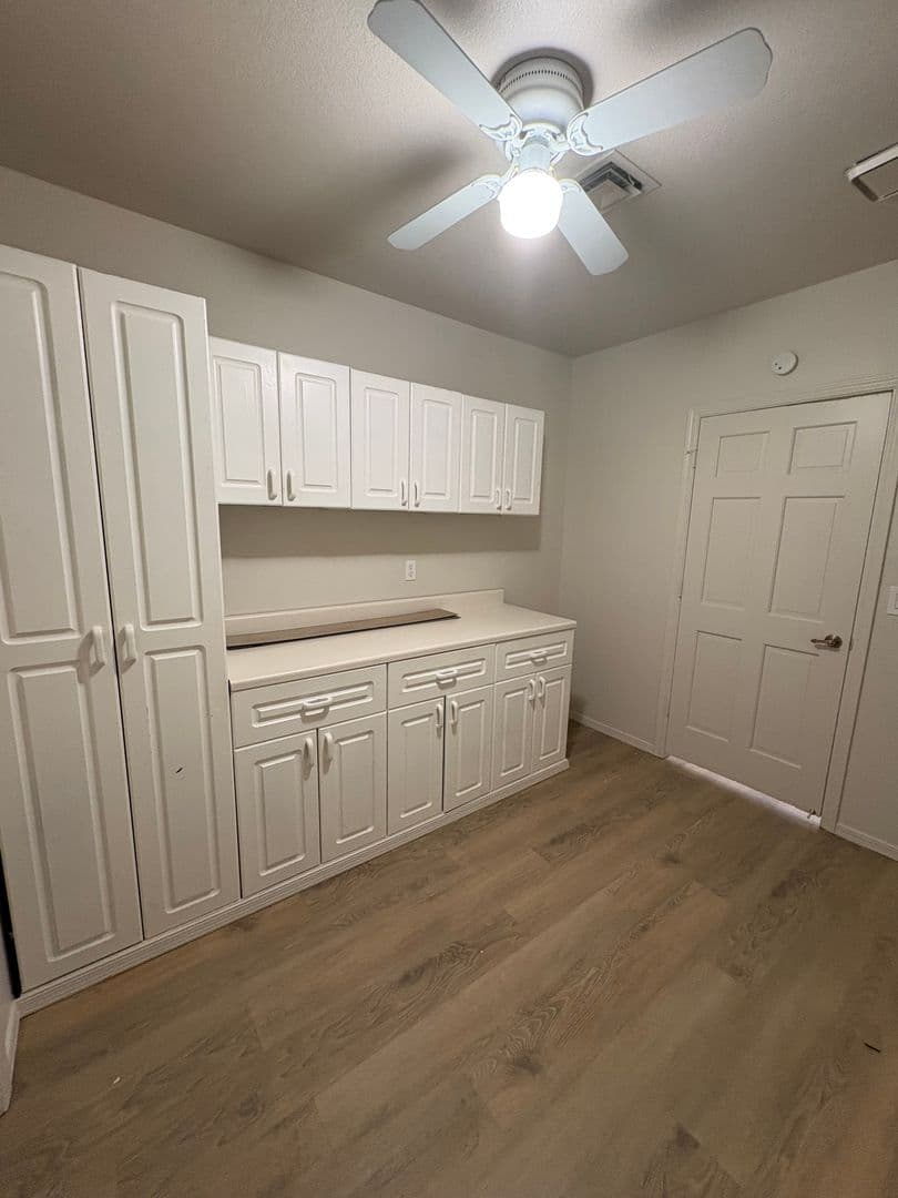 Gilbert House: 1518 W Antiqua Dr