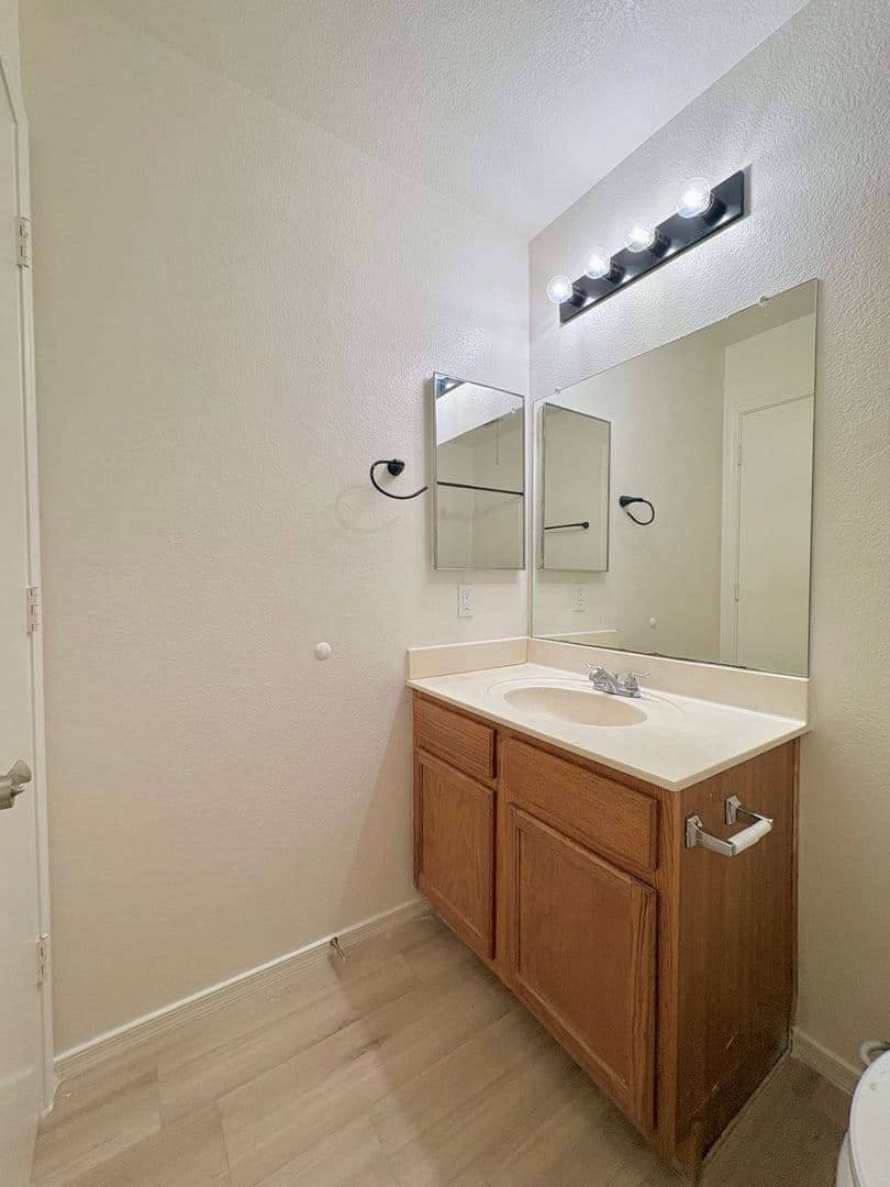 Apache Jct House: 2018 S Rennick Dr
