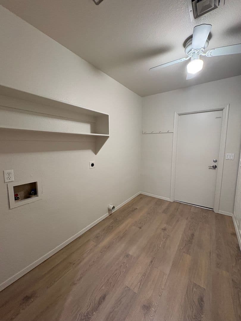 Gilbert House: 1518 W Antiqua Dr