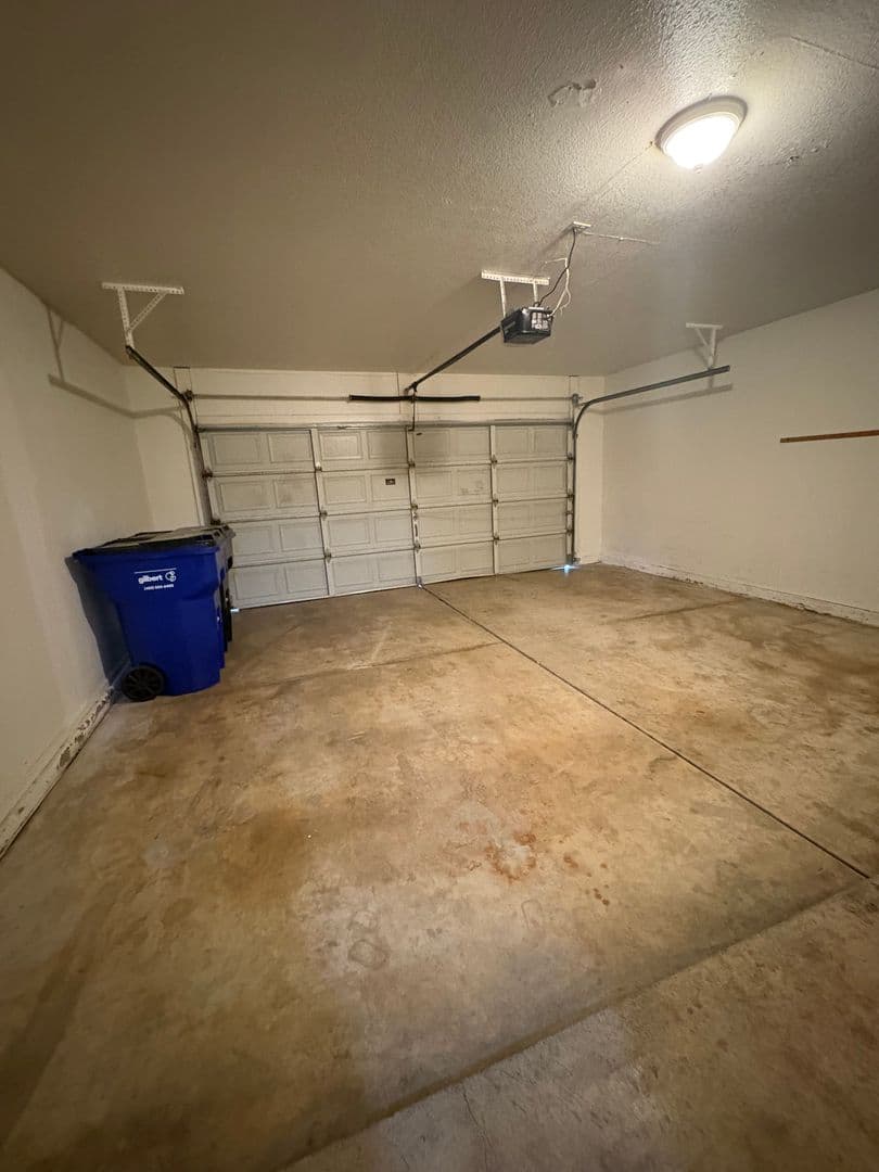 Gilbert House: 1518 W Antiqua Dr