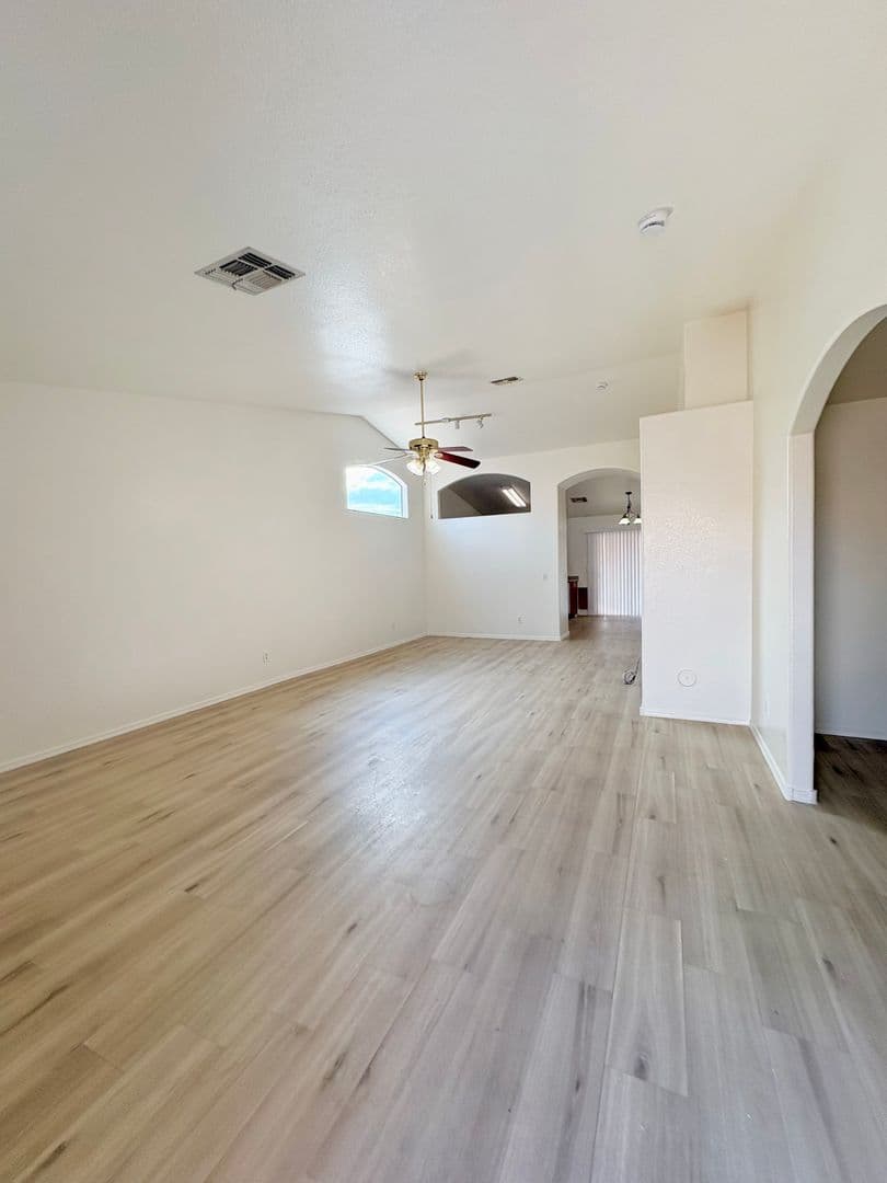 Apache Jct House: 2018 S Rennick Dr