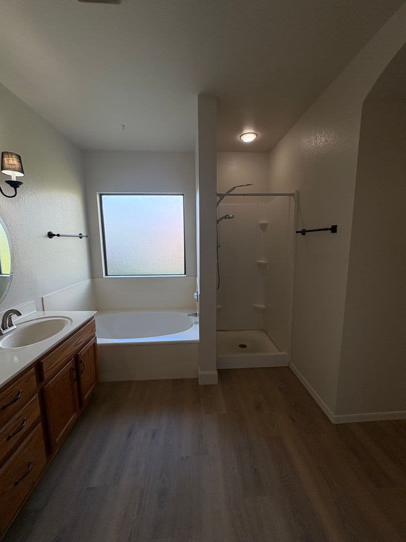 Gilbert House: 1518 W Antiqua Dr
