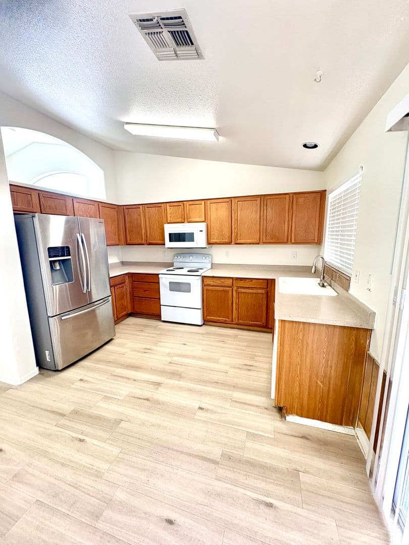 Apache Jct House: 2018 S Rennick Dr