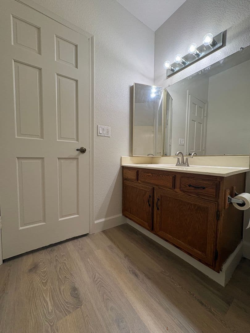 Gilbert House: 1518 W Antiqua Dr