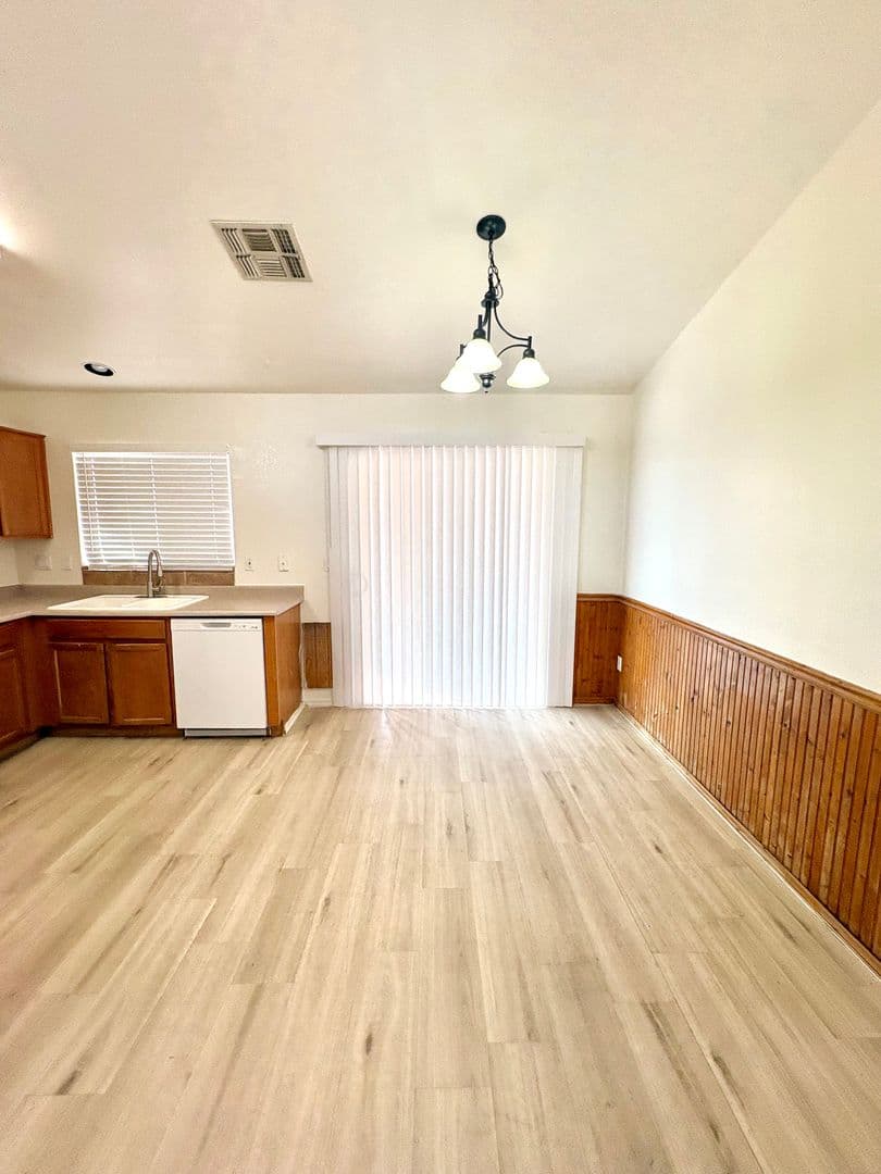 Apache Jct House: 2018 S Rennick Dr