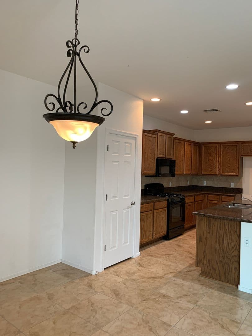 Chandler House: 3681 E Powell Pl