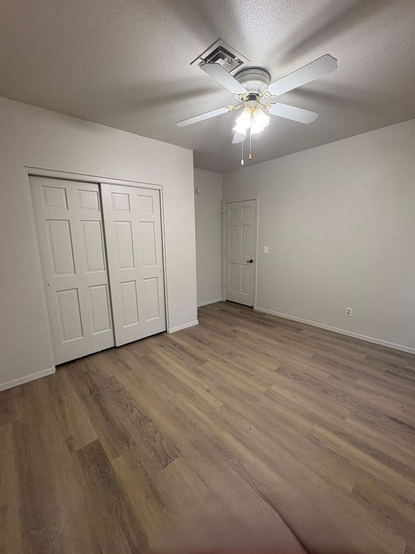 Gilbert House: 1518 W Antiqua Dr