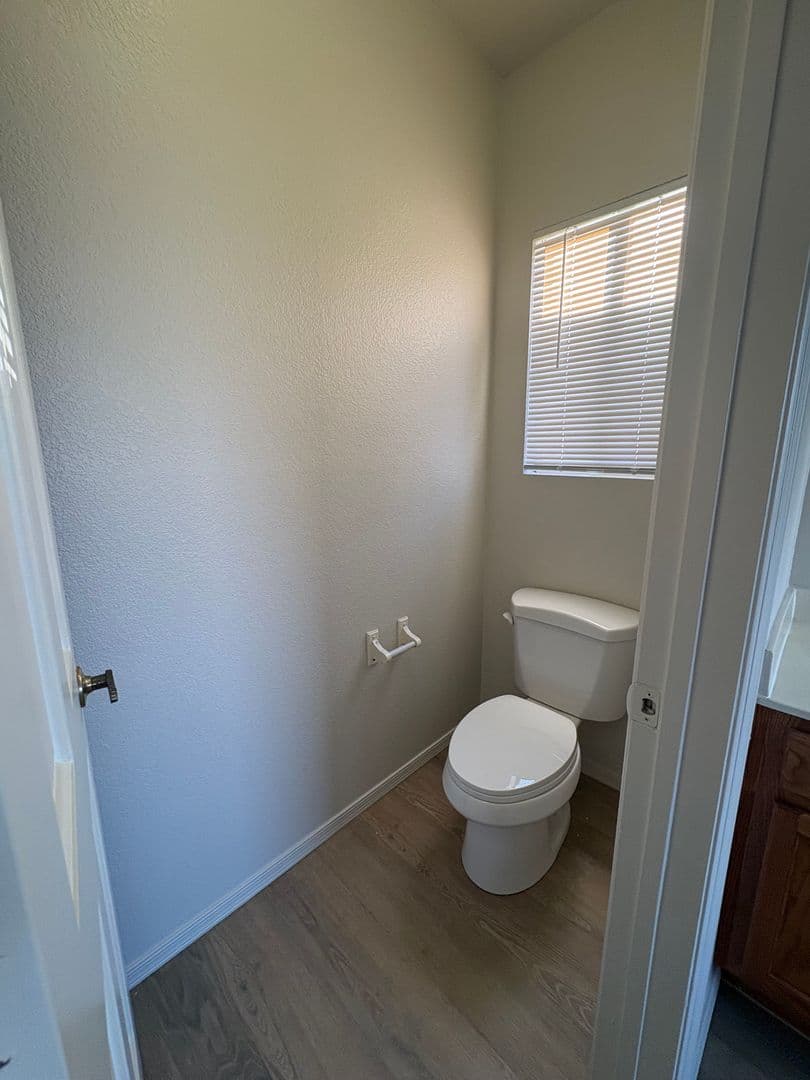 Gilbert House: 1518 W Antiqua Dr