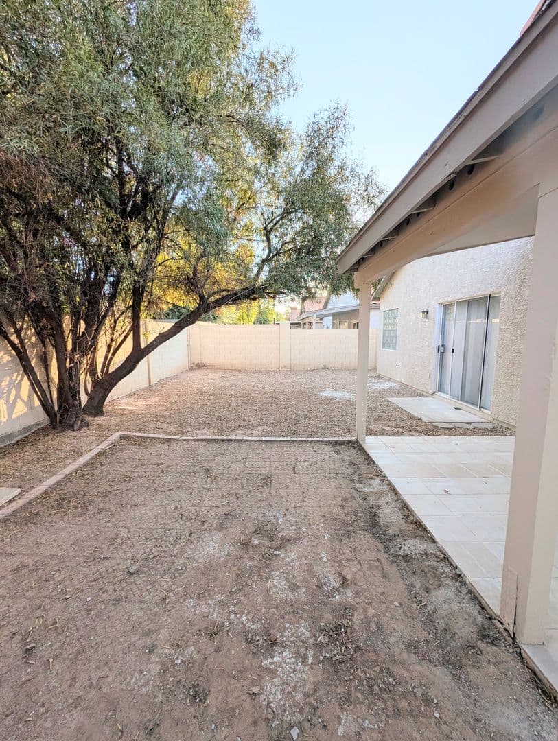 Gilbert House: 2325 E. Lakecrest Dr