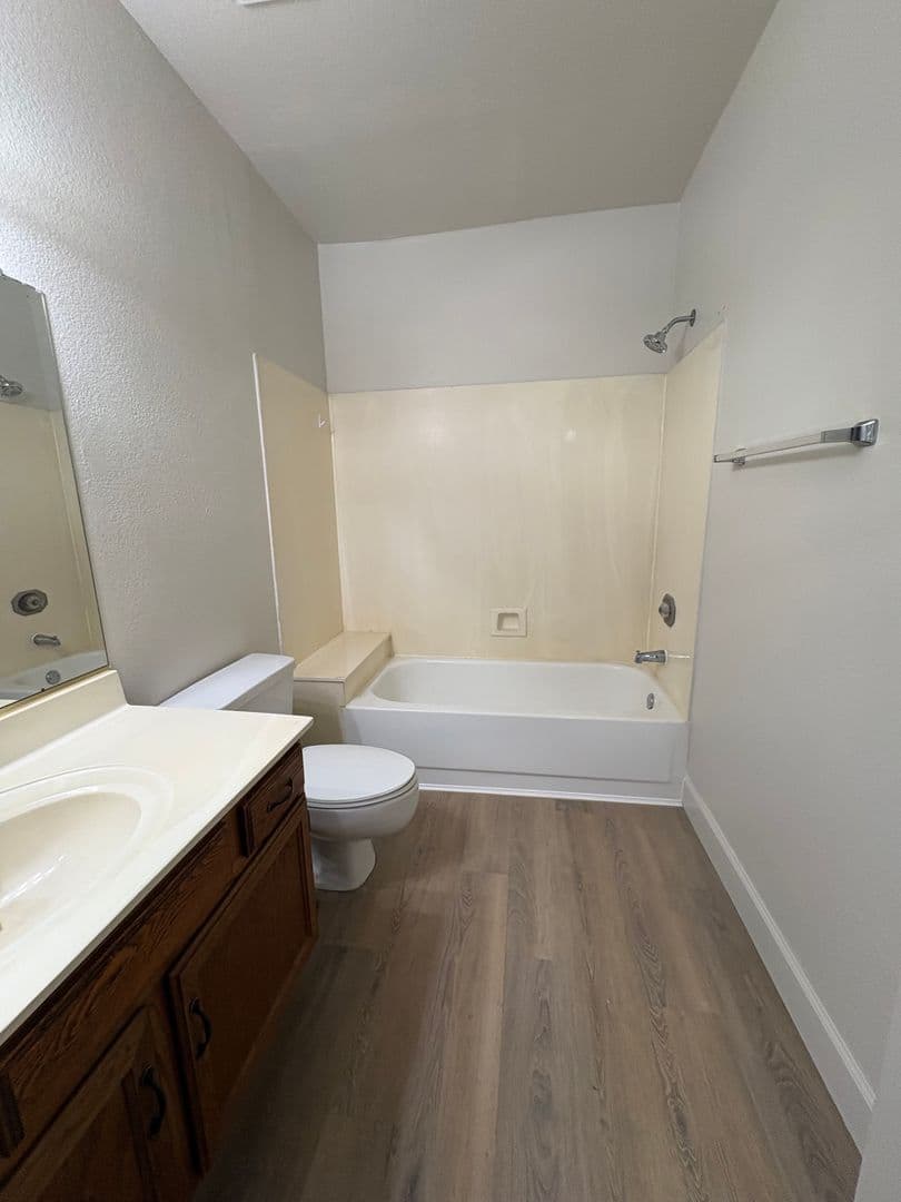 Gilbert House: 1518 W Antiqua Dr