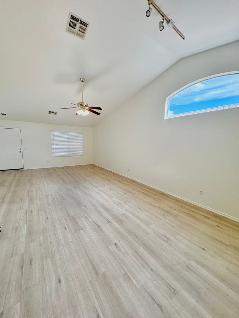 Apache Jct House: 2018 S Rennick Dr