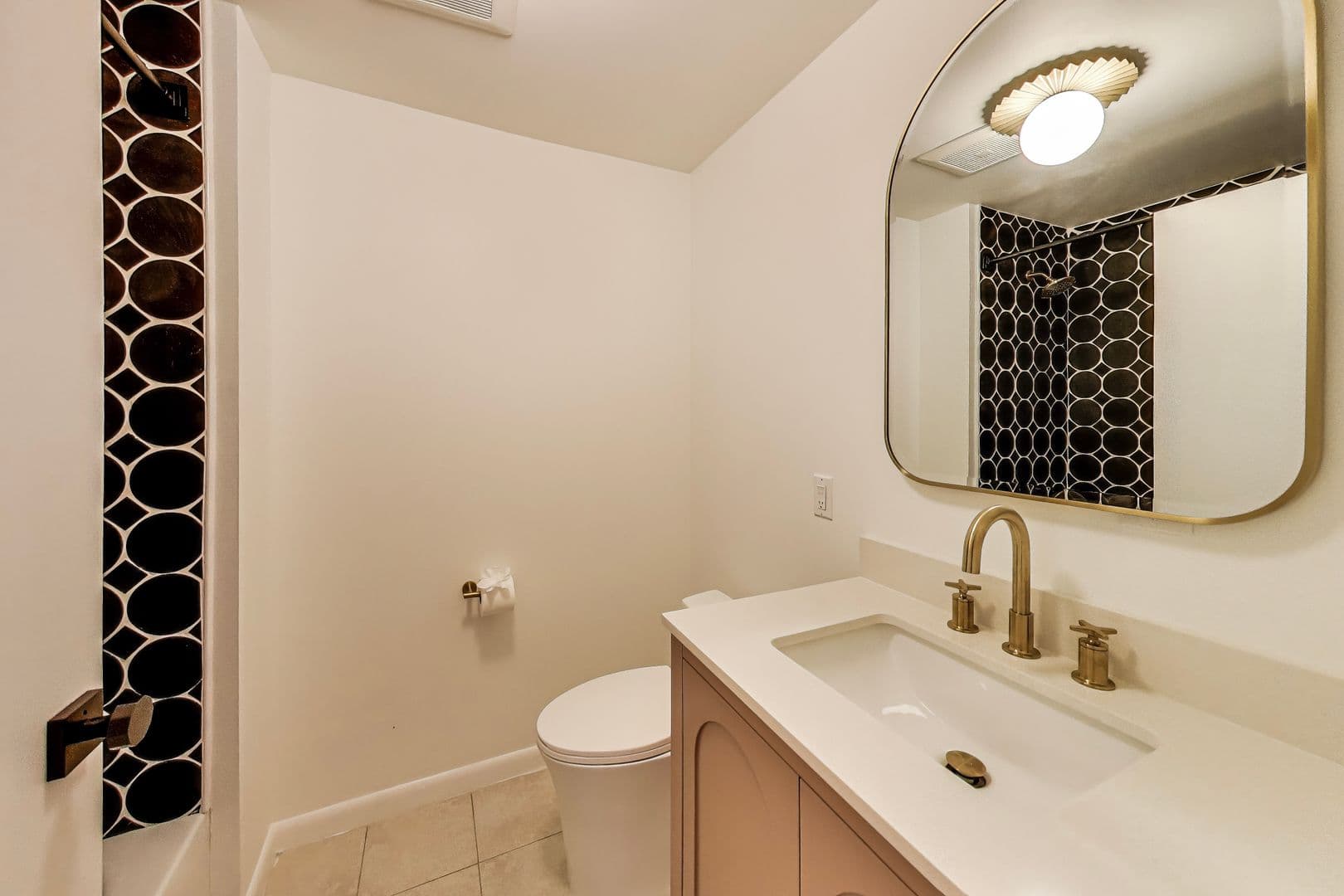 Kensington House: 3715 Astoria Rd