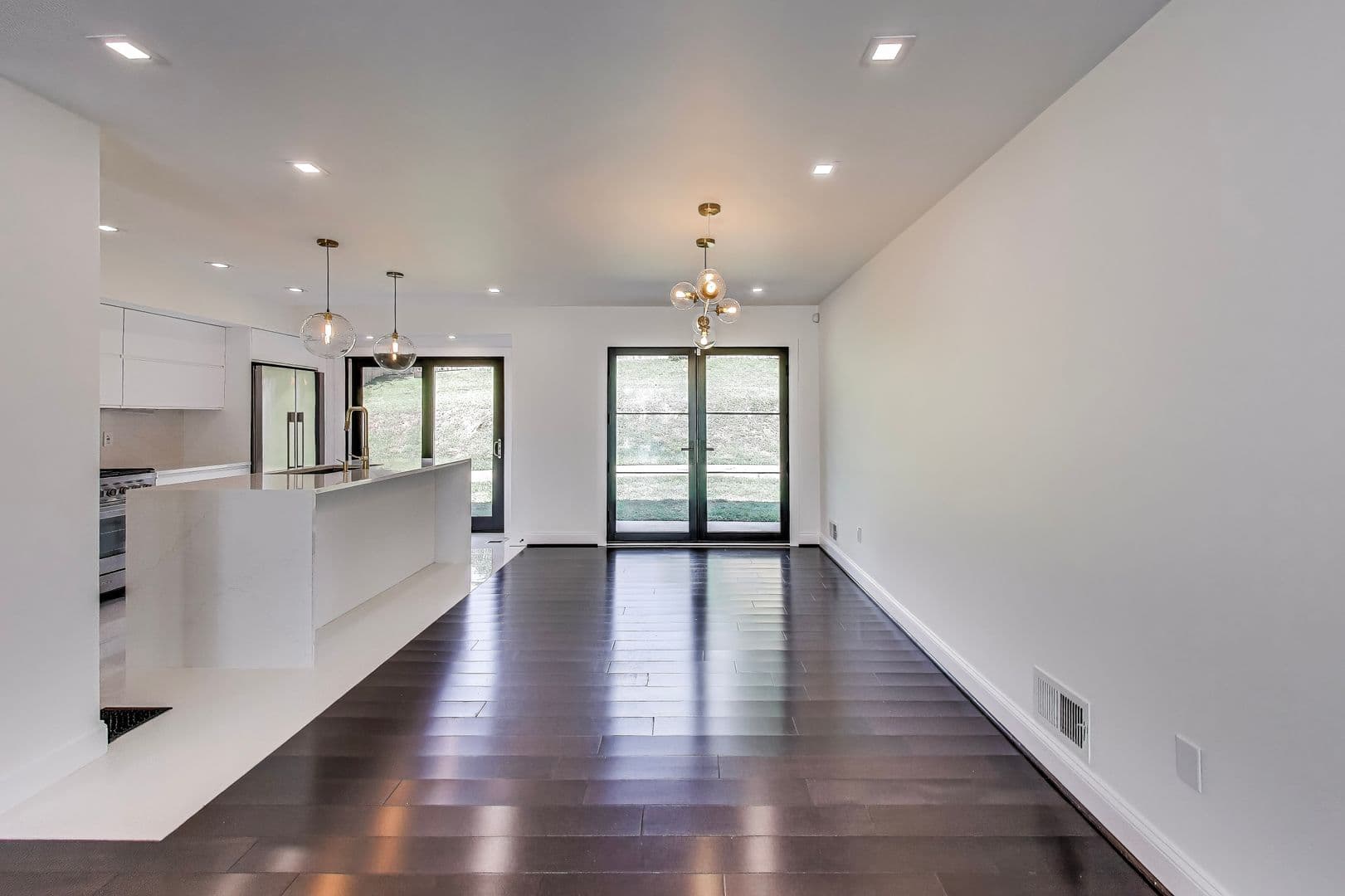 Kensington House: 3715 Astoria Rd